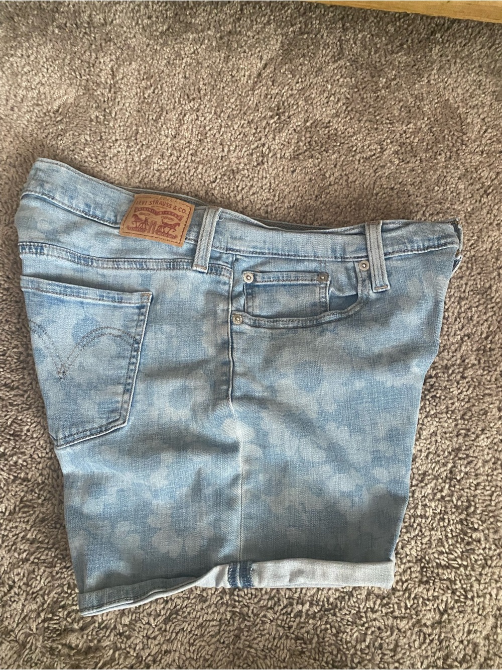Levi's Light Blue Floral-Print Jean Denim Shorts size 31